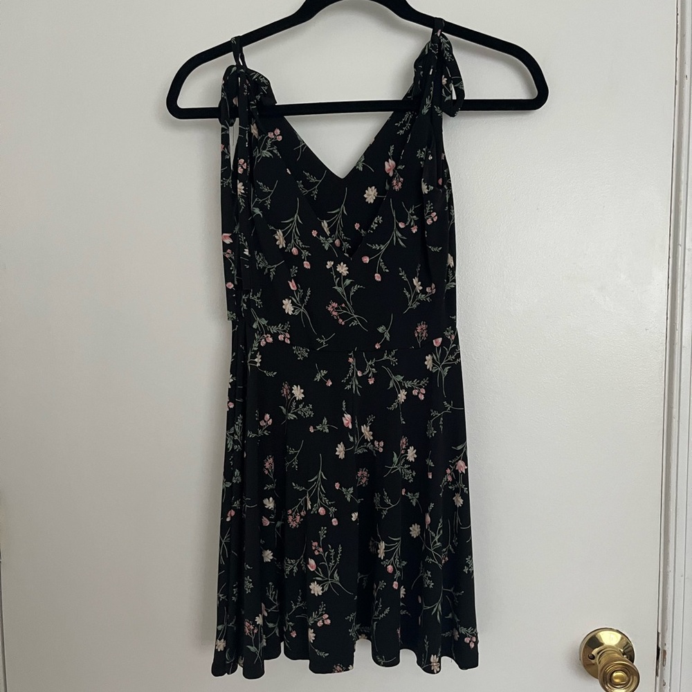 Mini floral dress size medium by Windsor